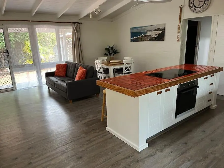 Seahorse Lodge Bongaree Holiday home